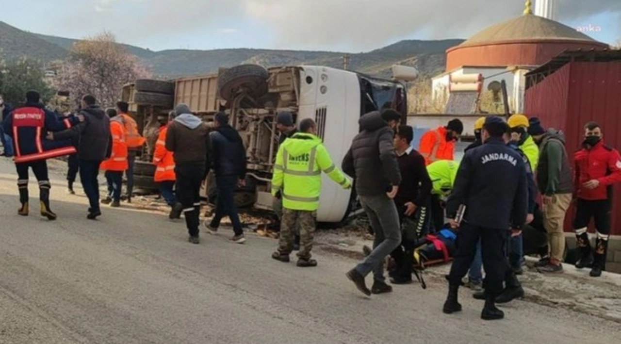 Akkuyu'da işçi servisi kazası: 13 işçi yaralandı