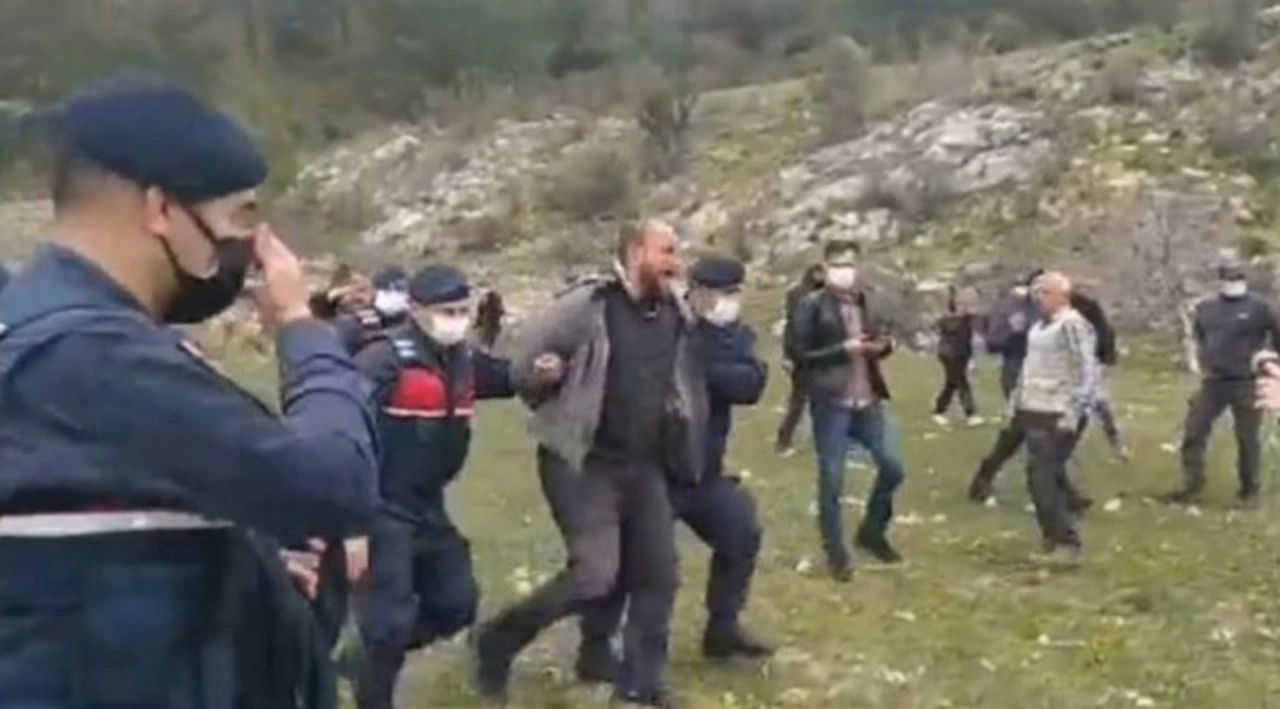 Limak, İkizköy’de zeytin ağacı katliamına başladı: Direnen köylüler gözaltına alındı!