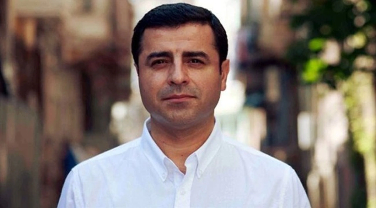 Selahattin Demirtaş: 'Nasıl bir cumhurbaşkanı adayı' sorusu bu sıralar çok revaçta. Bana da soruyorlar...