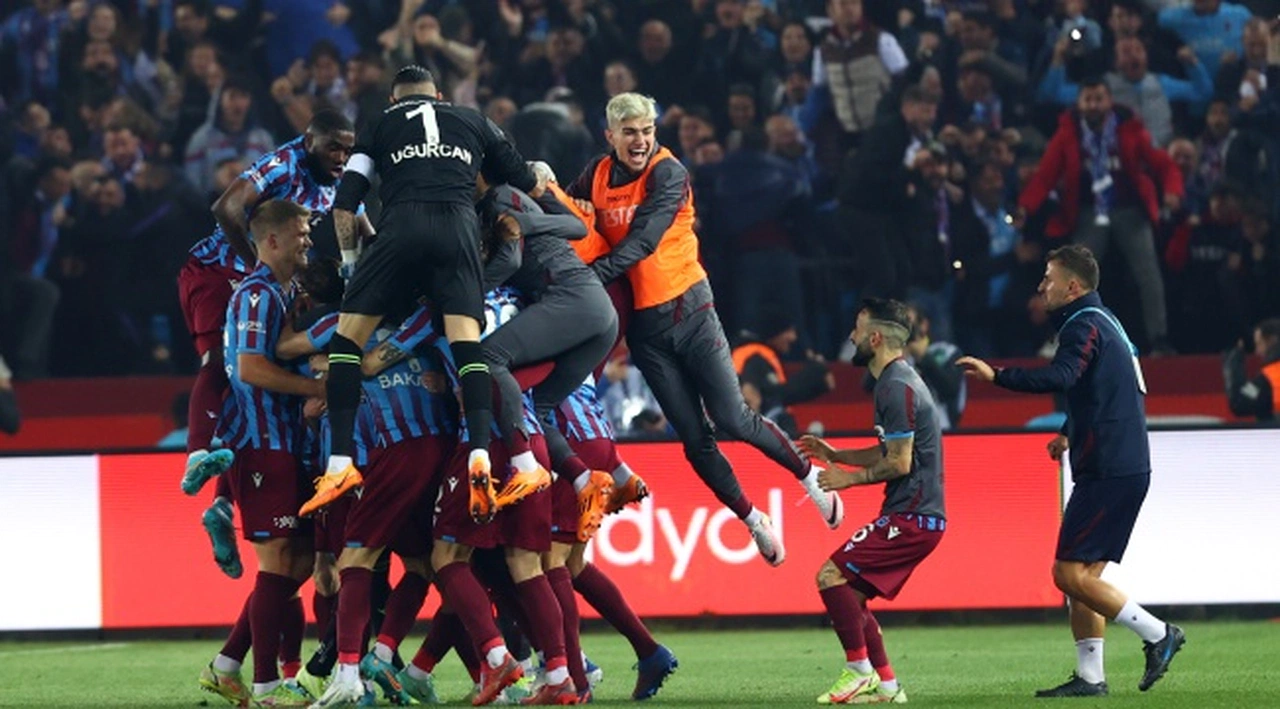 2021-2022 sezonu Süper Lig şampiyonu Trabzonspor!