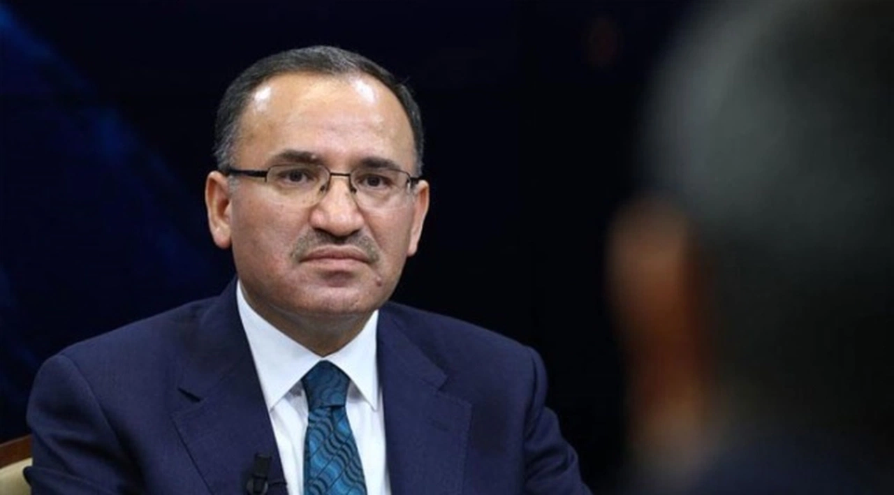 Adalet Bakanı Bozdağ'ın Covid-19 testi pozitif çıktı