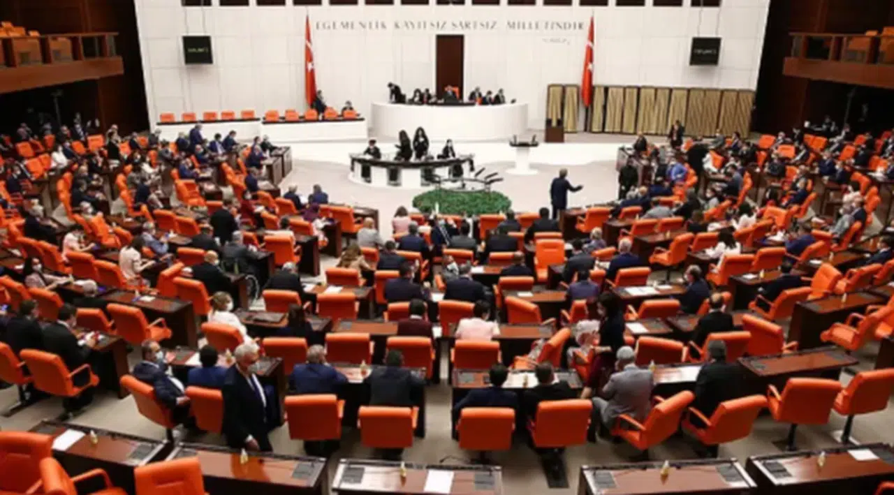 CHP Seçim Yasası'nı Anayasa Mahkemesi'ne taşıdı