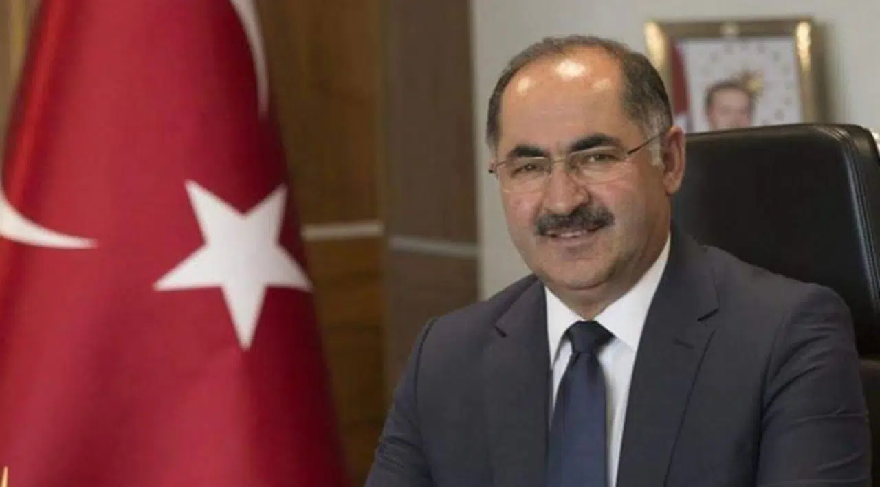 Eski rektör Şimşek memurluktan ihraç edildi