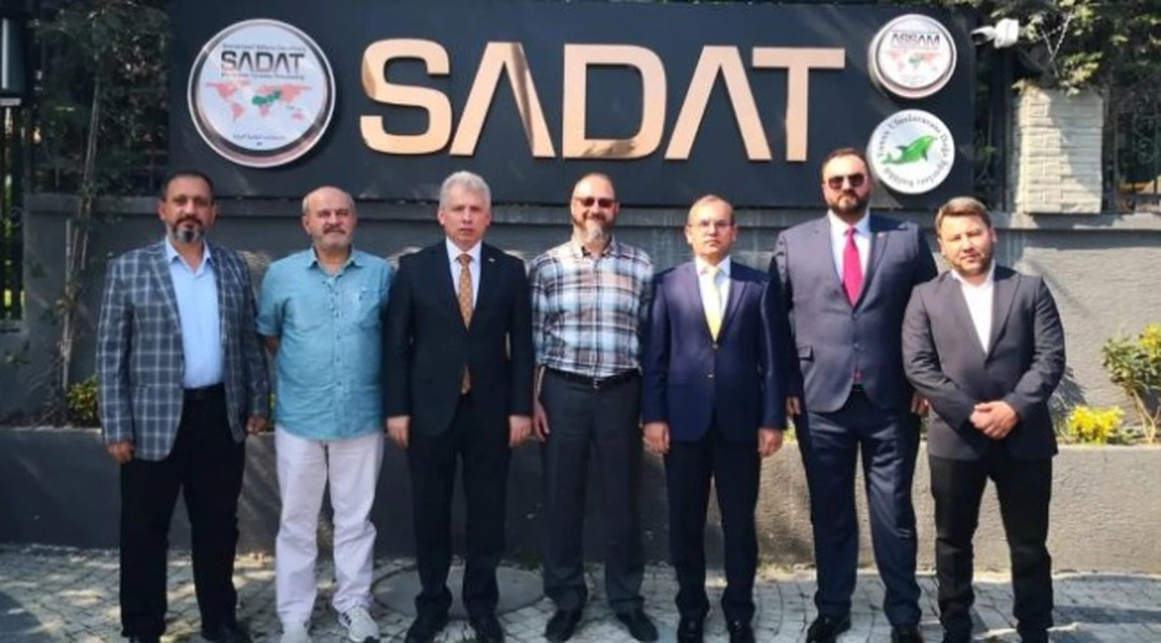 AK Parti’den dikkat çeken ziyaret: “Güzide kuruluşumuz SADAT’ımızı ziyaret ettik”