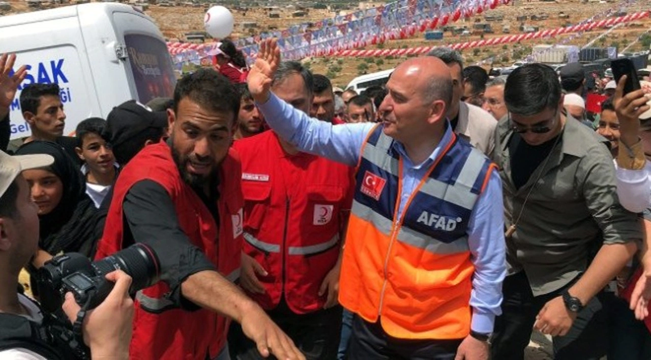“Allah’ın bize emri var” diyen Süleyman Soylu açıkladı: “1 milyon Suriyeliye ev yapılacak”