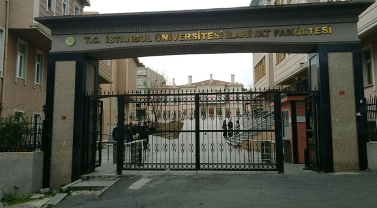 İstanbul Üniversitesi'nden Erdoğan'a "peygamber" diyen Sümeyye Akkuş hakkında açıklama