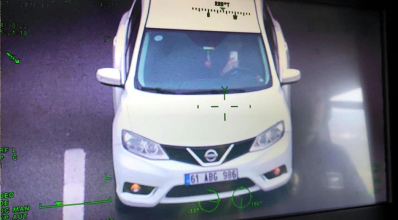 Polis helikopterini çeken sürücülere 'telefon' cezası