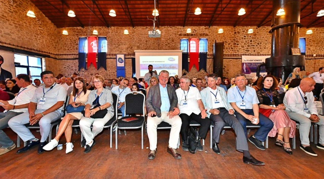 İzmir Kent Konseyi’nin 18. Genel Kurul'u yapıldı Konseyin yapısına cinsiyet eşitliği düzenlemesi