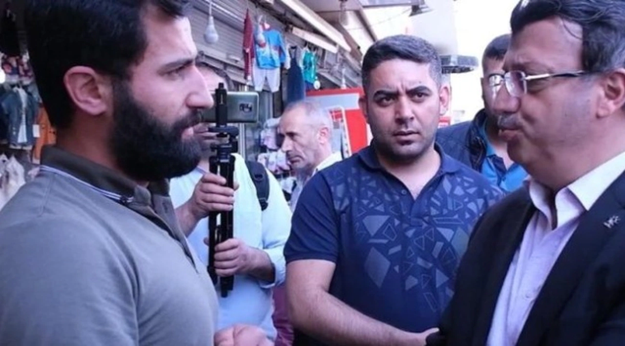 Van’da esnaftan AK Parti il başkanına tepki: Esnafı bitirdiniz, gençlere yazık ettiniz, bu durumun sorumlusu sizsiniz!