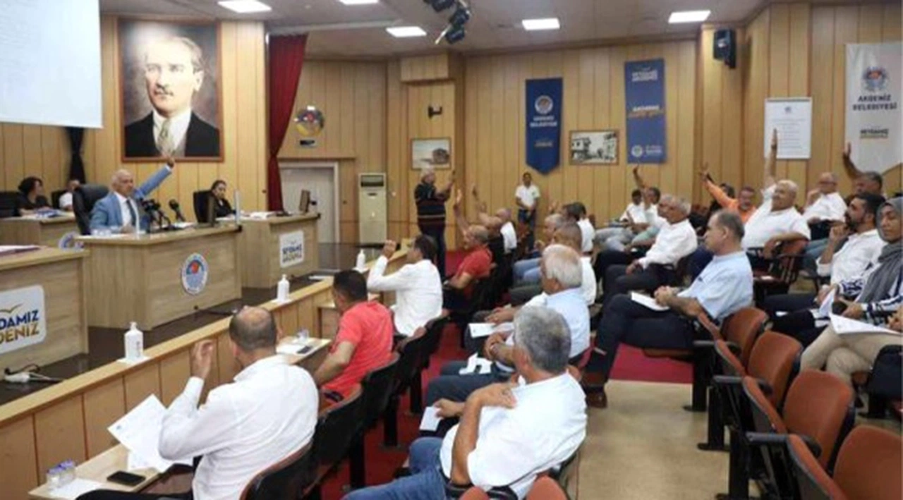 Akdeniz Belediye Meclisi'nde 'PKK terör örgütü müdür?' oylaması tartışma yarattı