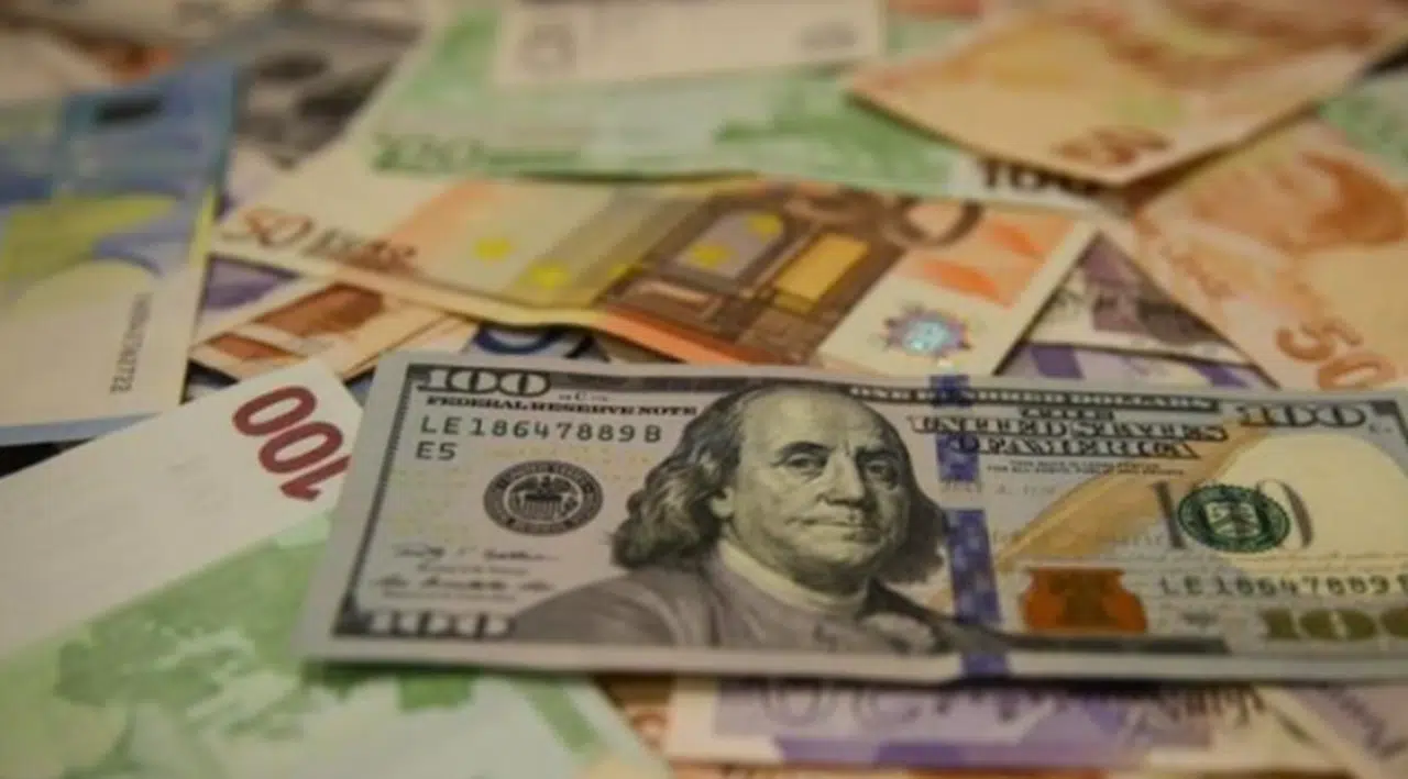 Avro ve dolar 20 yıl sonra ilk kez eşit seviyeye geldi: Türkiye ekonomisi nasıl etkilenecek?
