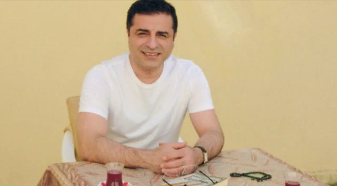 Demirtaş’tan “Türkiye açılımı” çıkışı: Çanakkale Şehitliği’ne çiçek bırakıp dua etmeyi, onlar gibi yan yana durmamız gerektiğini göstermek isterim
