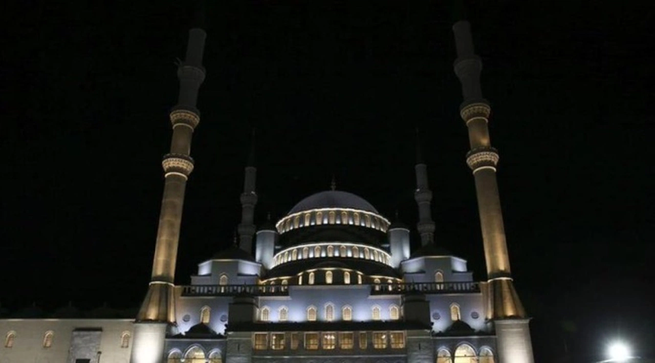 Diyanet'ten 15 Temmuz genelgesi: Tüm camilerde gece yarısı eş zamanlı salalar okunacak
