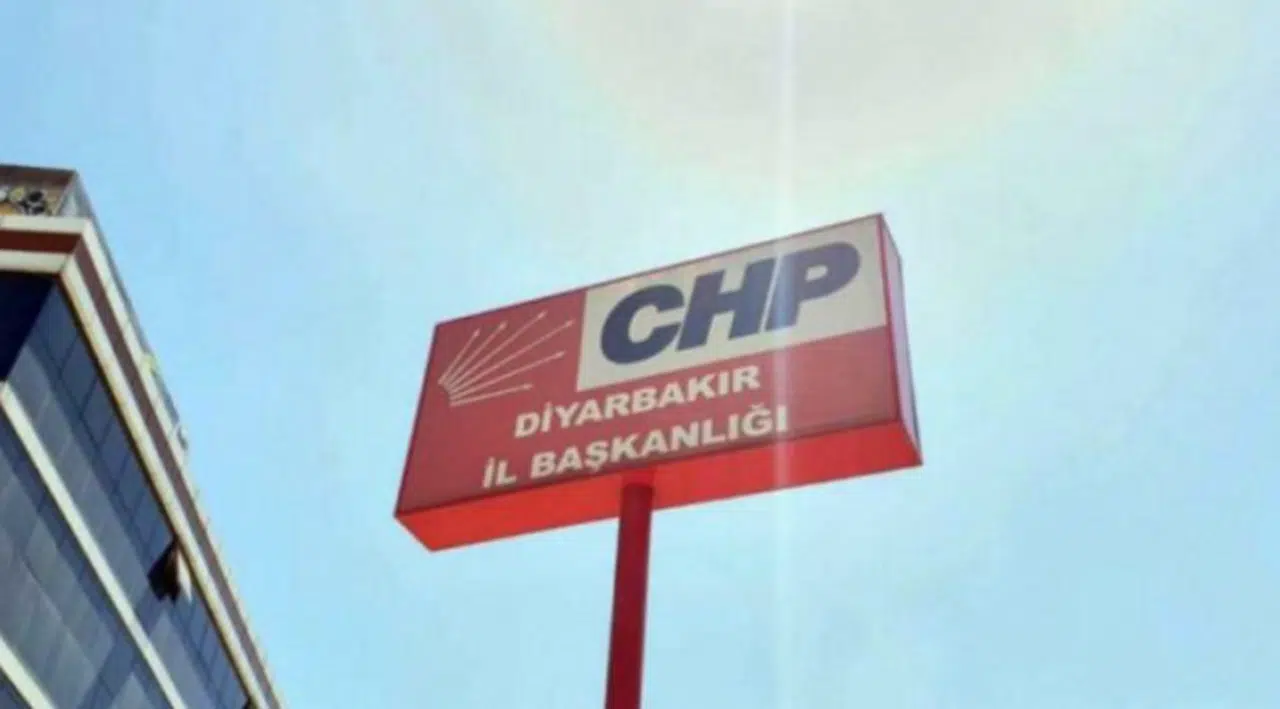 Diyarbakır CHP’de kayyum heyet polis eşliğinde görevi devraldı