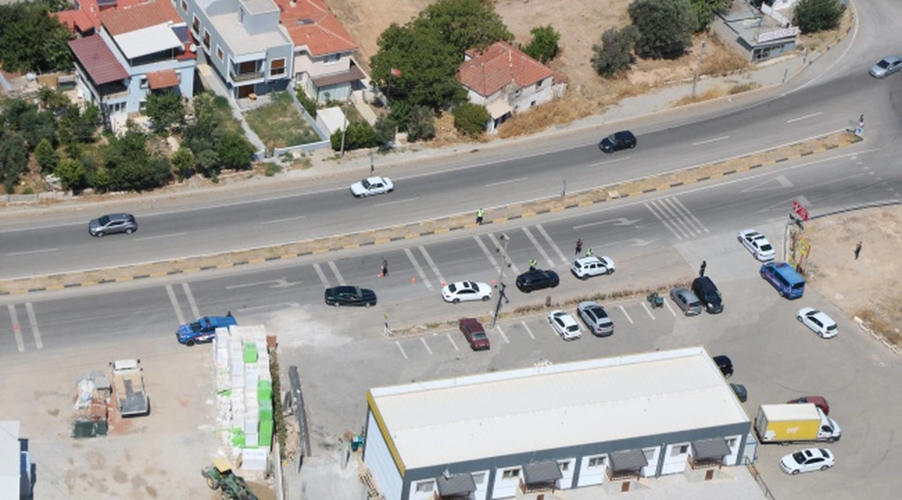 İzmir'de jandarmadan helikopterle trafik denetimi