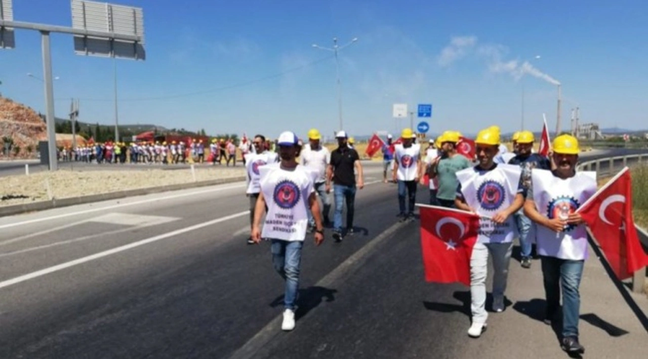 Somalı madencilerinin özelleştirmeye karşı Ankara'ya yürüyüşüne jandarma engeli