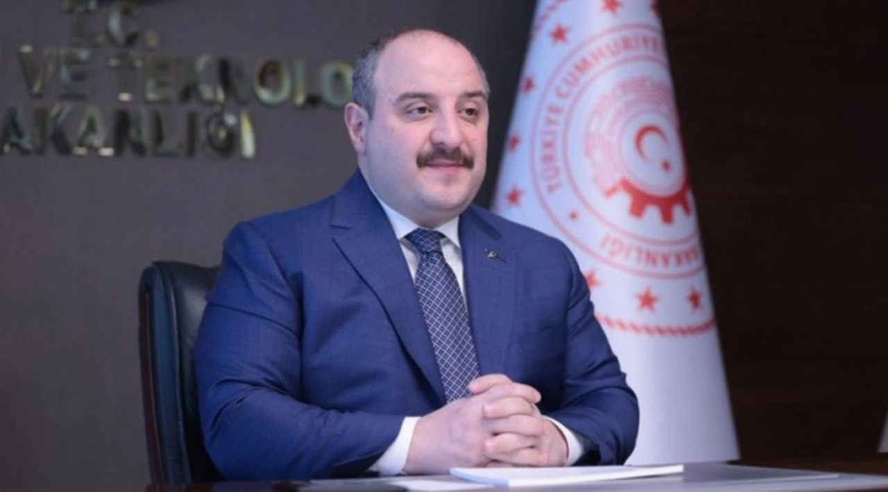 Yurttaş ve bakan arasında sosyal medyada “don” atışması: Bakan Varank giydiği donun markasını açıkladı!