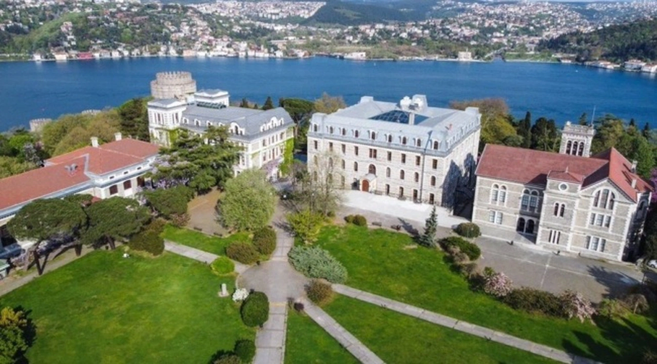 Boğaziçi Üniversitesi'nden 16 akademisyen daha uzaklaştırıldı