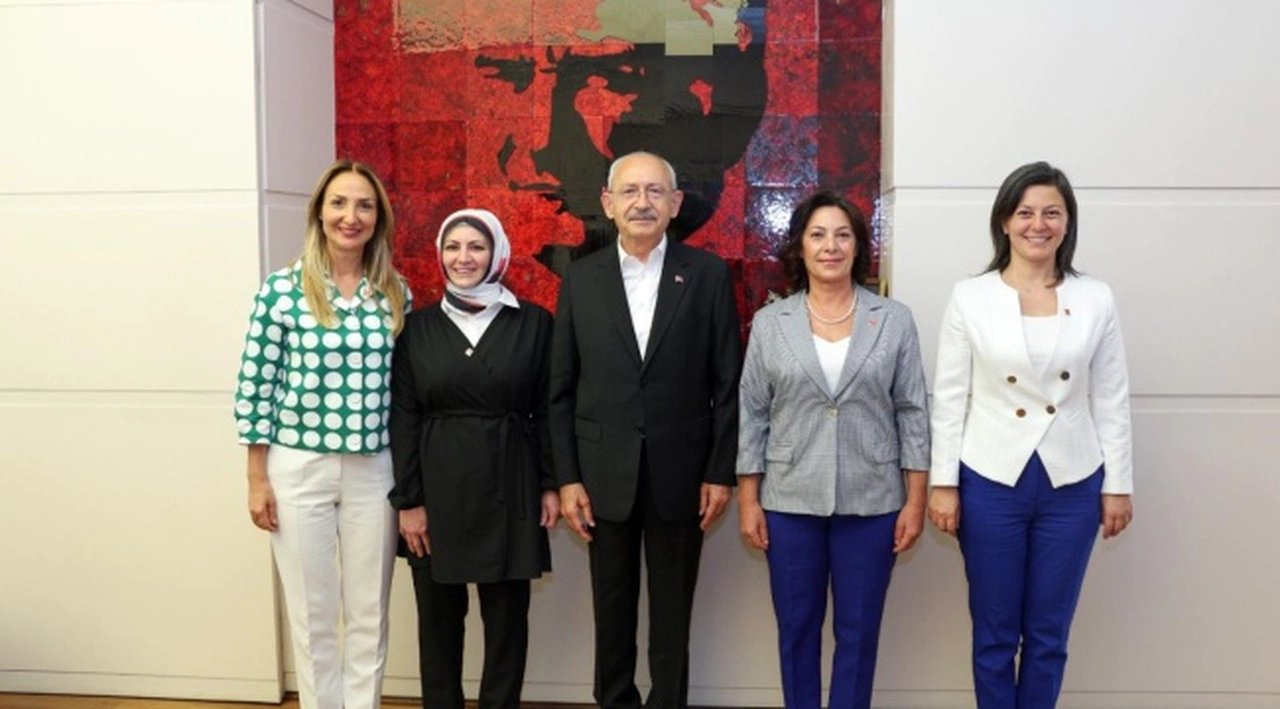 CHP'ye son bir yılda 90 bin kadın üye oldu