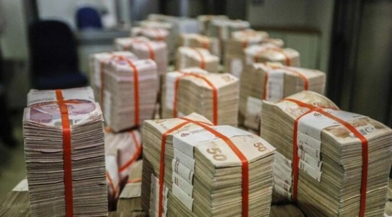 Hazine 10 yıl vadeli tahville 18,8 milyar TL borçlandı