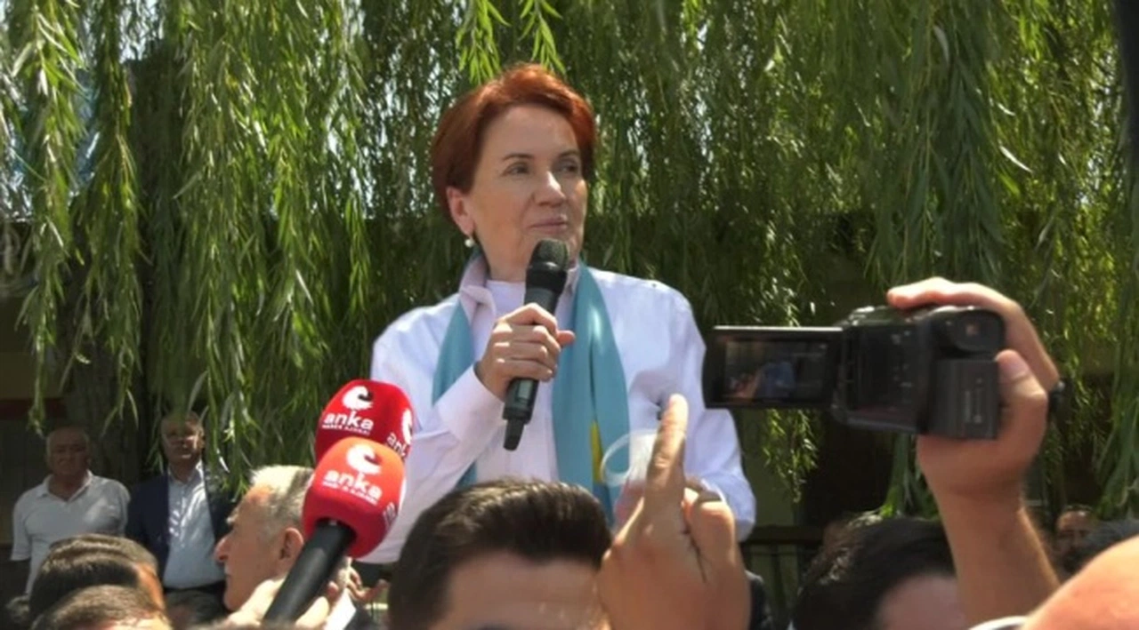 Niğdeli çiftçi 60 bin TL'lik elektrik faturasını uzattı! Akşener: Ooo nasıl ödeyeceksin bunu arkadaş?