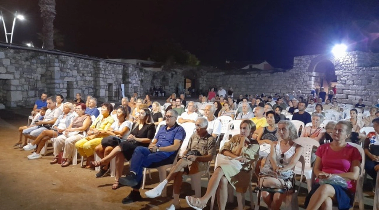 Seferihisar'da "İlk Yüzyılda Büyük Taarruz ve Mavi Vatan Jeopolitiği” tartışıldı