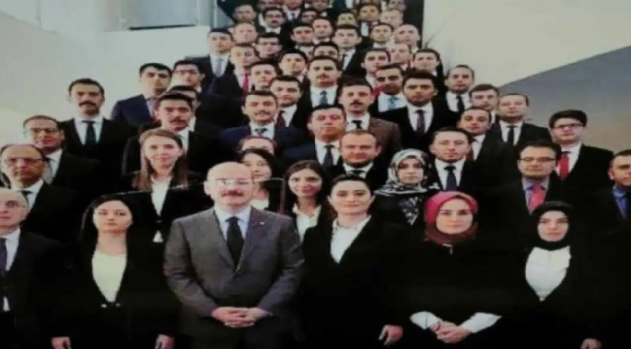 Soylu, Yediiklim Yayınevi’nin afişindeki kendi fotoğrafını yalanladı: Ahlak fukaraları