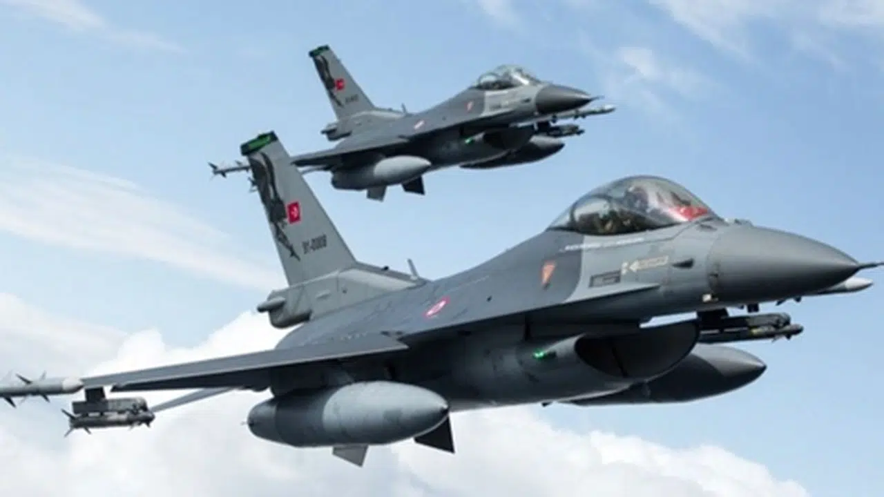 Yunanistan'ın S-300'leri Türk jetlerini taciz etti