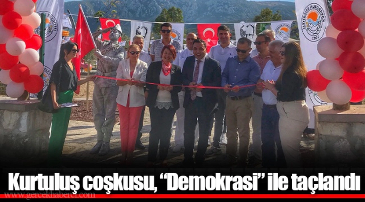 Kurtuluş coşkusu, “Demokrasi” ile taçlandı