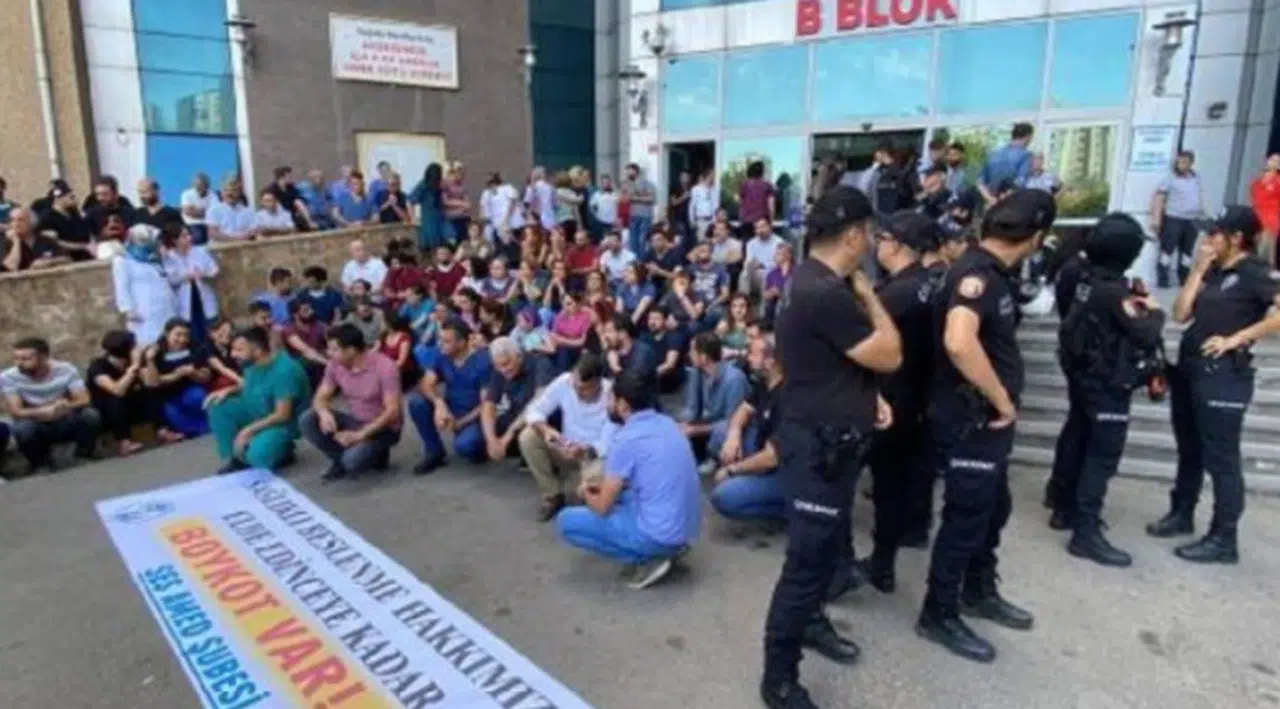 Hastane yemeğini boykot eden sağlıkçılara, yemek firmasından bir kişi ateş açtı