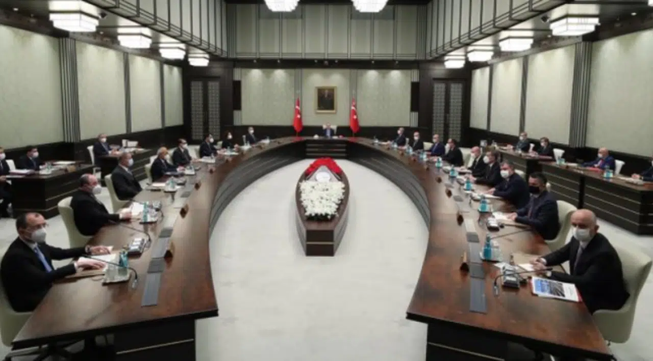 Kabine yarın toplanıyor: Türbana anayasal güvence için hazırlanan taslak ele alınacak