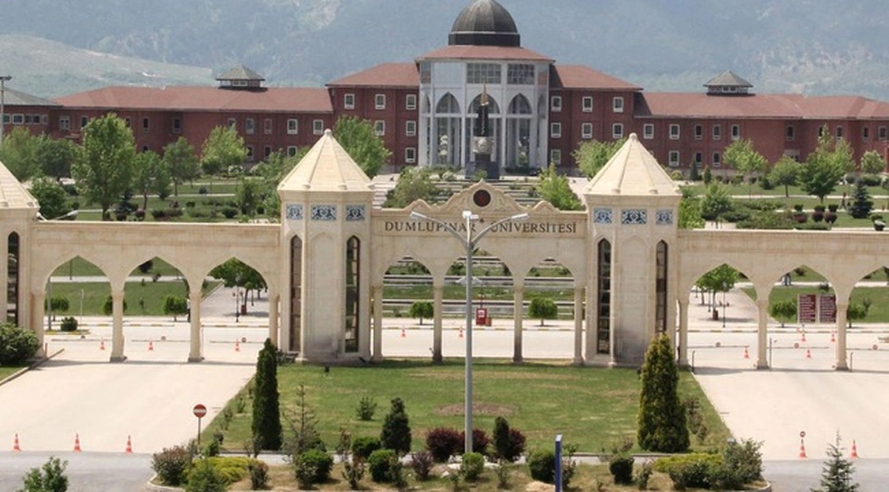 Üniversitede 'torpilli' işe alım YÖK'e taşındı: Eşini akademik kadroya aldı