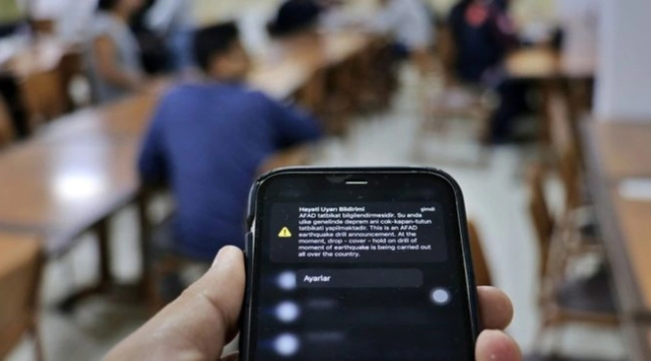 AFAD Başkanı Sezer yanıtladı: Bazı telefonlara neden tatbikat mesajı gitmedi?
