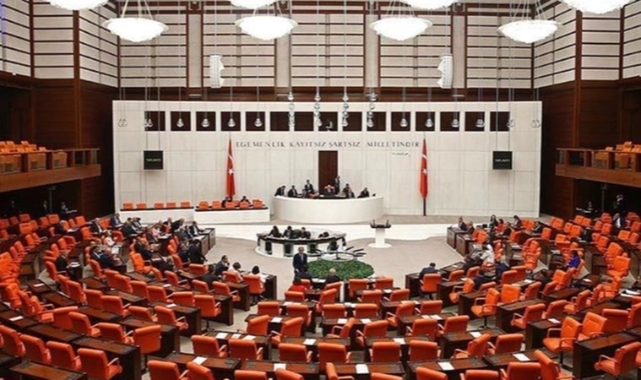 Aralarında CHP lideri Kılıçdaroğlu'nun da olduğu 69 dokunulmazlık dosyası Meclis'e ulaştı