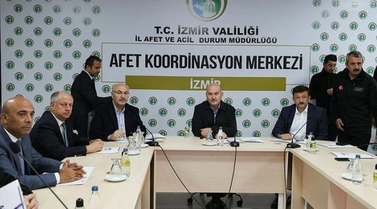 CHP İzmir'den 'kriz masası' tepkisi: "Soyer'i yok saymak milli iradeyi yok saymaktır"