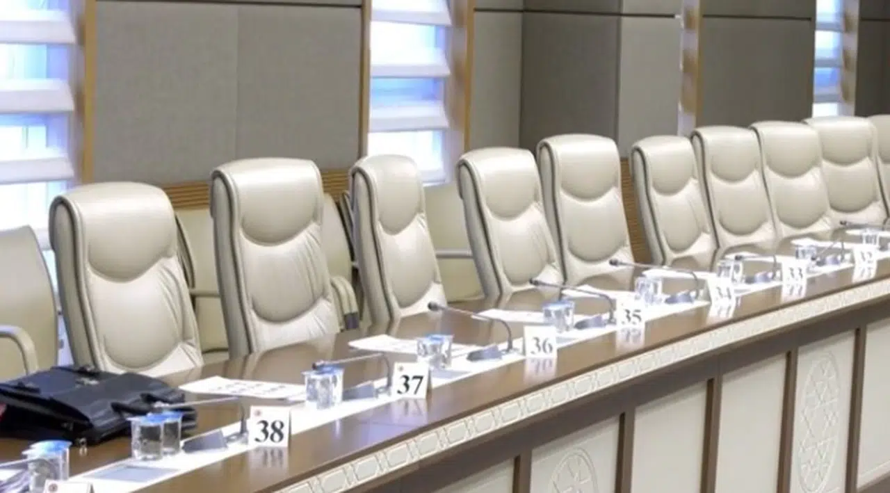 HDP'den AK Parti'ye 'boş koltuk esprisi': Bir oylama olsa gittiniz...