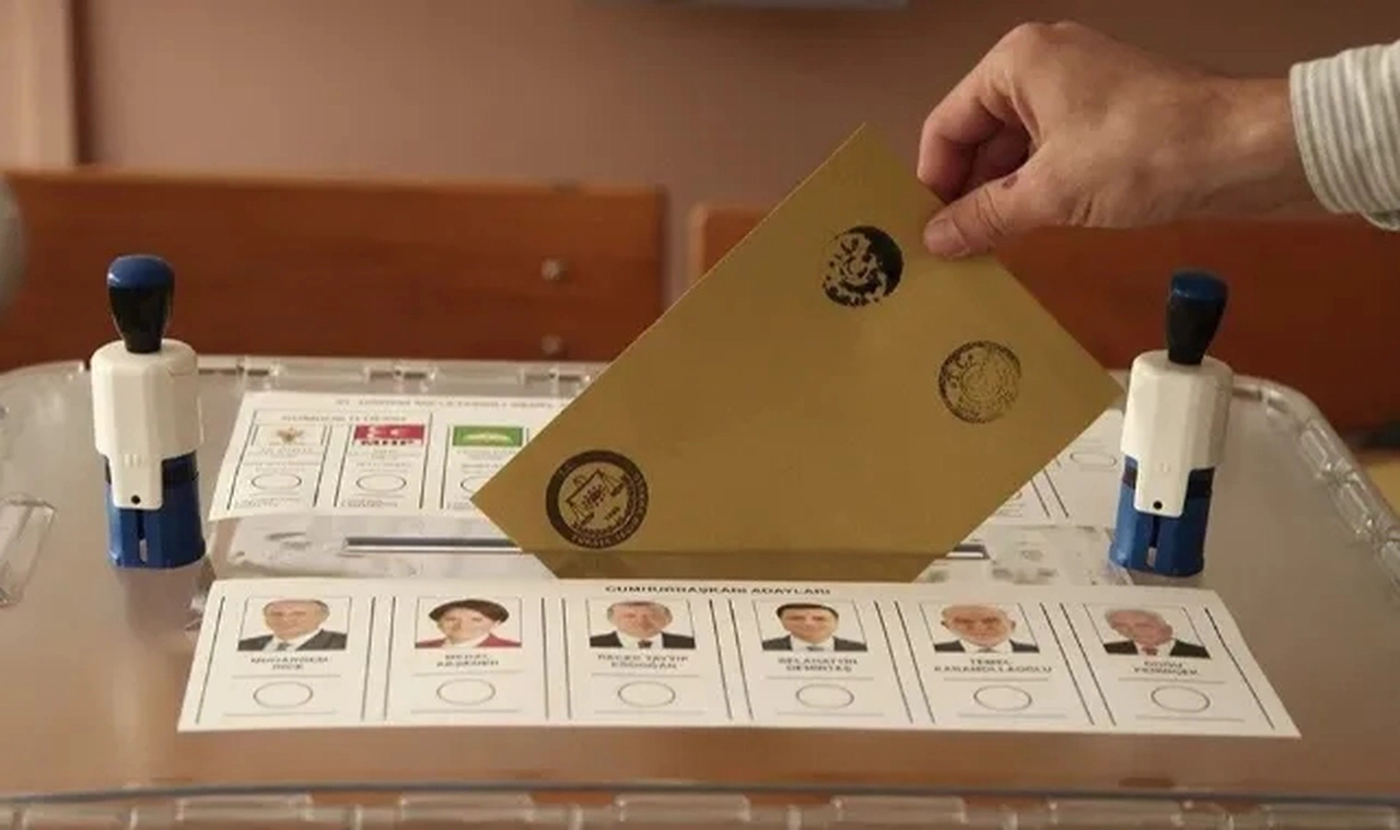 2O22'nin son seçim anketi: Yılın 'kazanan' ve 'kaybeden' partileri...