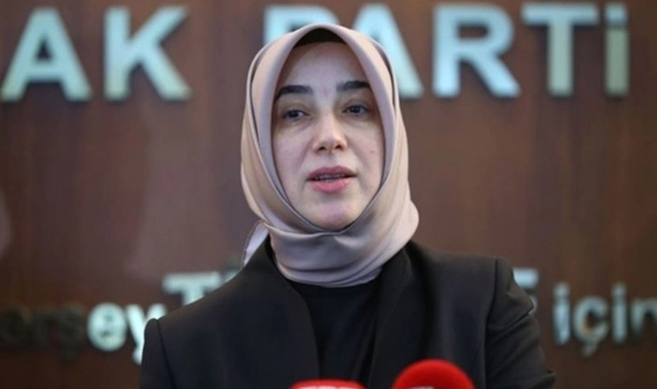 AK Partili Zengin: Başörtüsüyle ilgili anayasa teklifini imzaya açtık