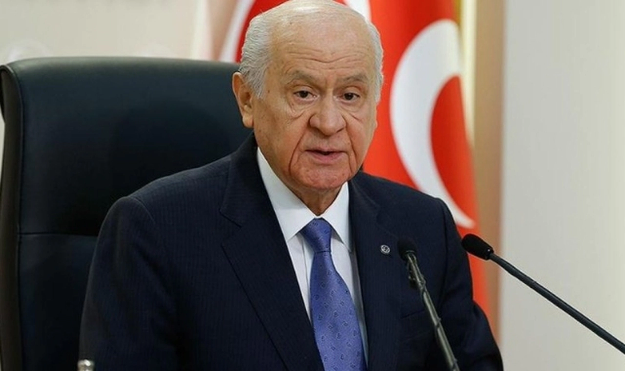 Bahçeli'den muhalefete: Baba ile oğul çekişmeli, babayla abla ihtilaflı, oğul ile abla kumpasçı, diğerleri de siperlerinde seyircidir