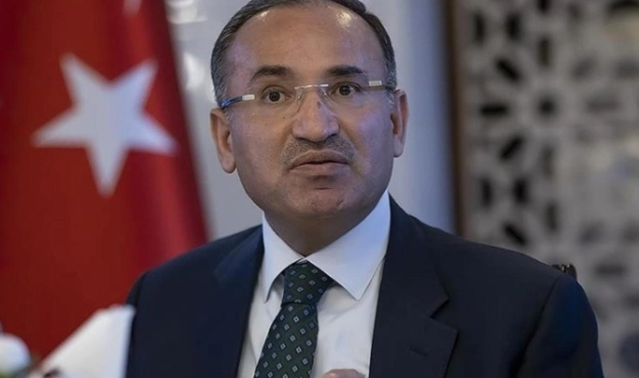 Bozdağ'dan "LGBTİ evliliği" açıklaması: Gelecekte buna dönük bir tehdidin emareleri gözüktüğü için tedbir alıyoruz