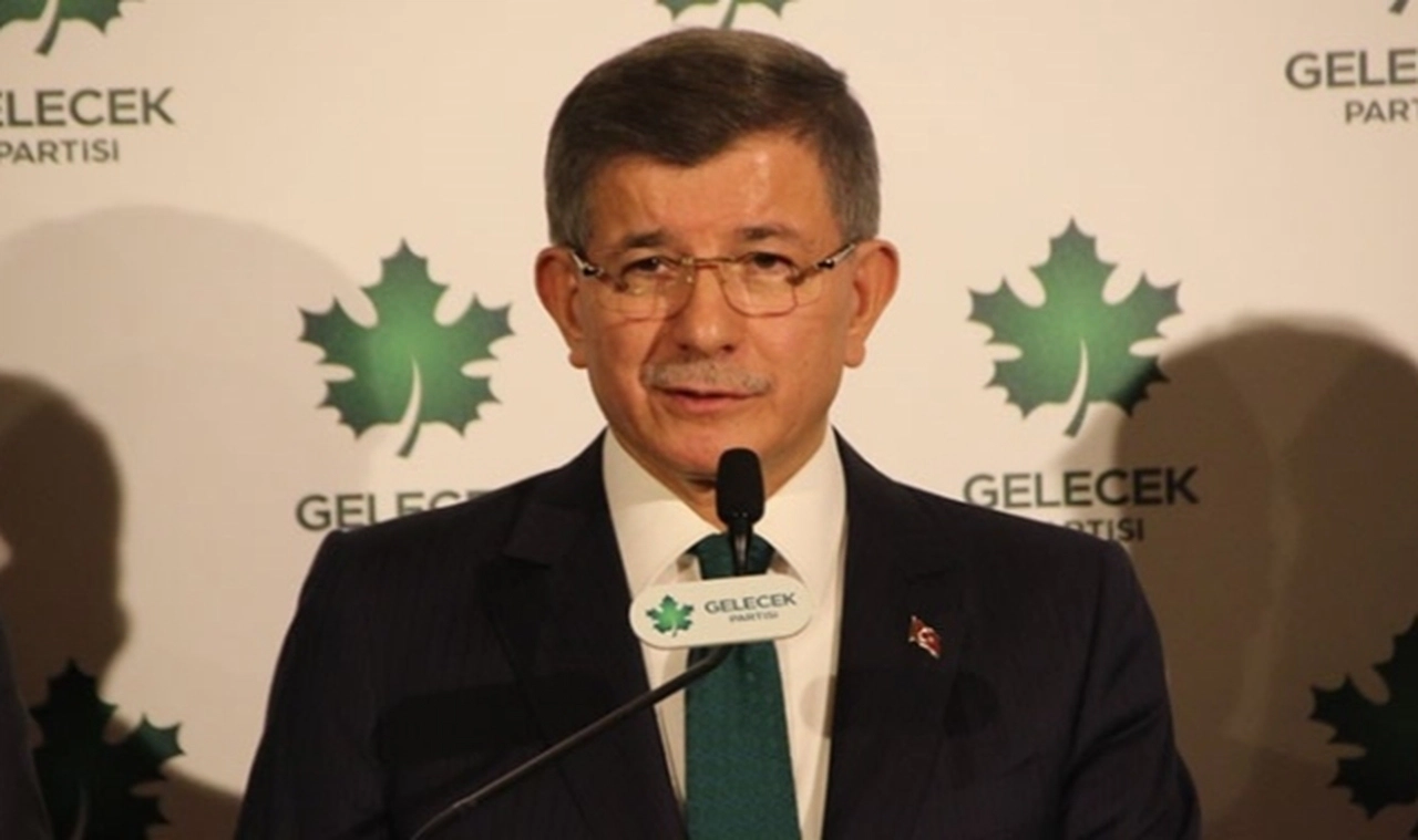 Davutoğlu: Erdoğan'ın selamıyla kurucularımıza 'bize gelin' teklifi yapılıyor