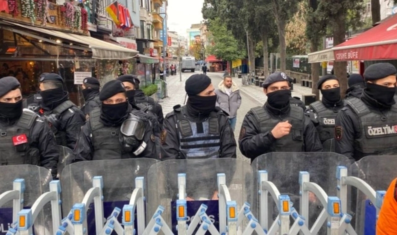 HDP'nin Kadıköy eylemine polis müdahalesi: En az 30 kişi gözaltına alındı