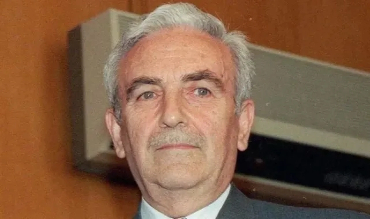 İçişleri eski Bakanı Burhan Cahit Bayar 87 yaşında yaşamını yitirdi