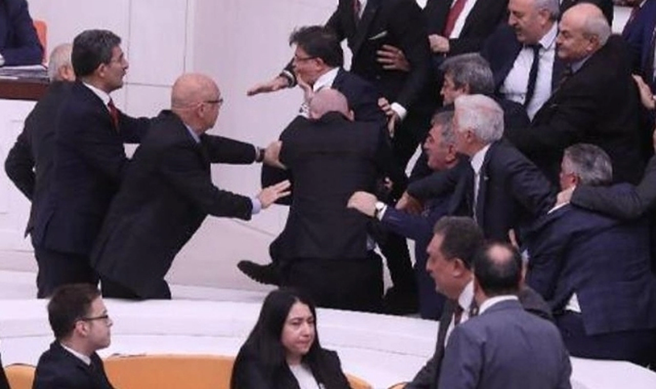 İYİ Partili vekil hastanelik olmuştu: Meclis'te 'özür' tartışması
