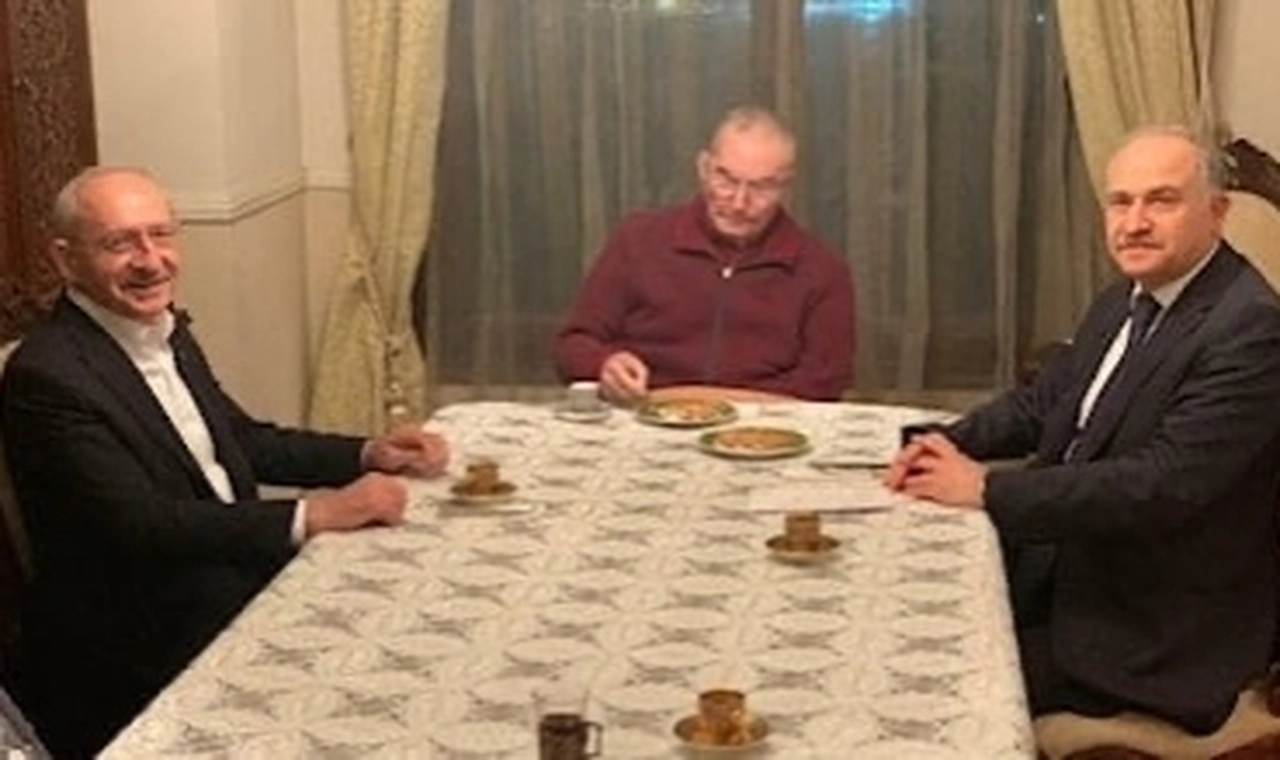 Kılıçdaroğlu, Deniz Baykal’ı ziyaret etti