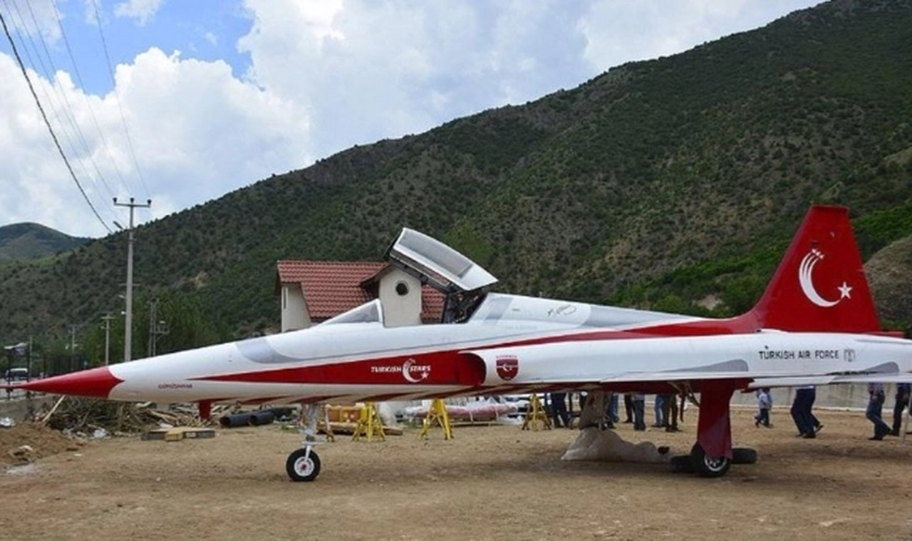 Konya'da askeri uçak düştü