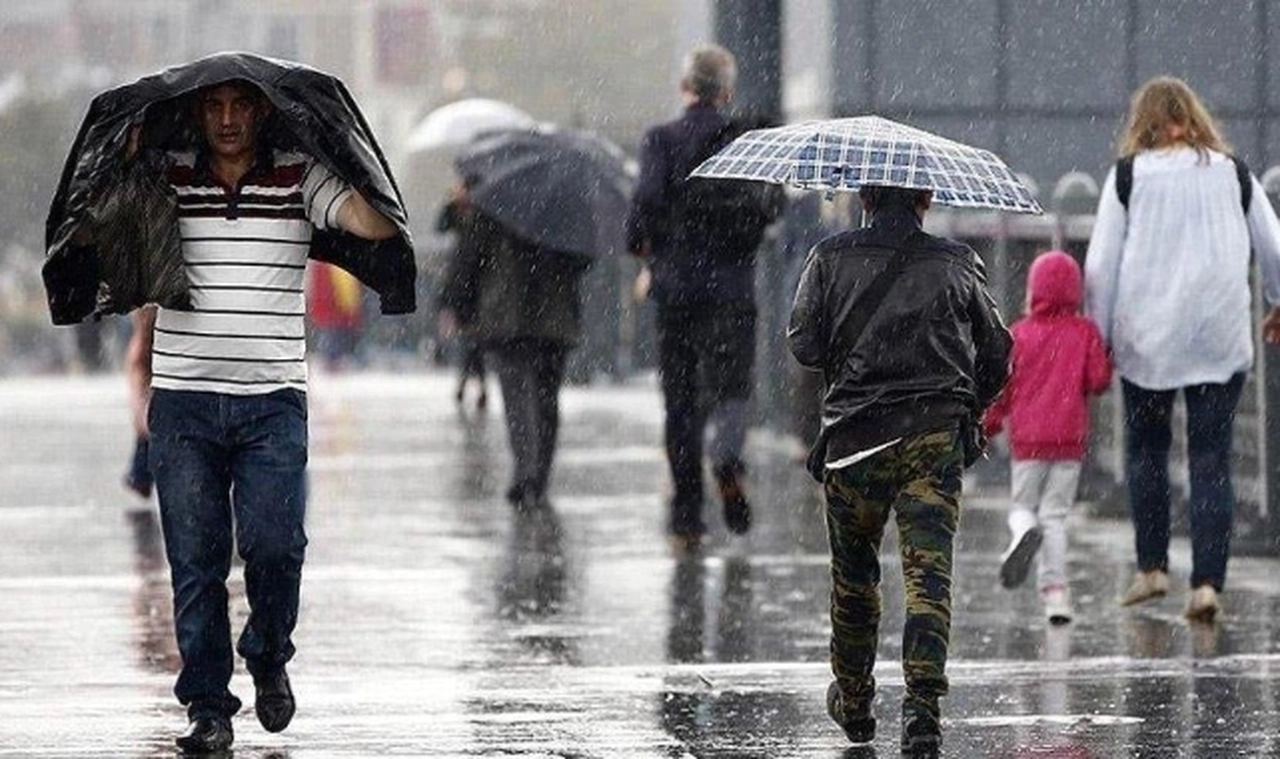 Meteoroloji'den saat saat 'hava durumu' raporu: İzmir'e sağanak uyarısı!