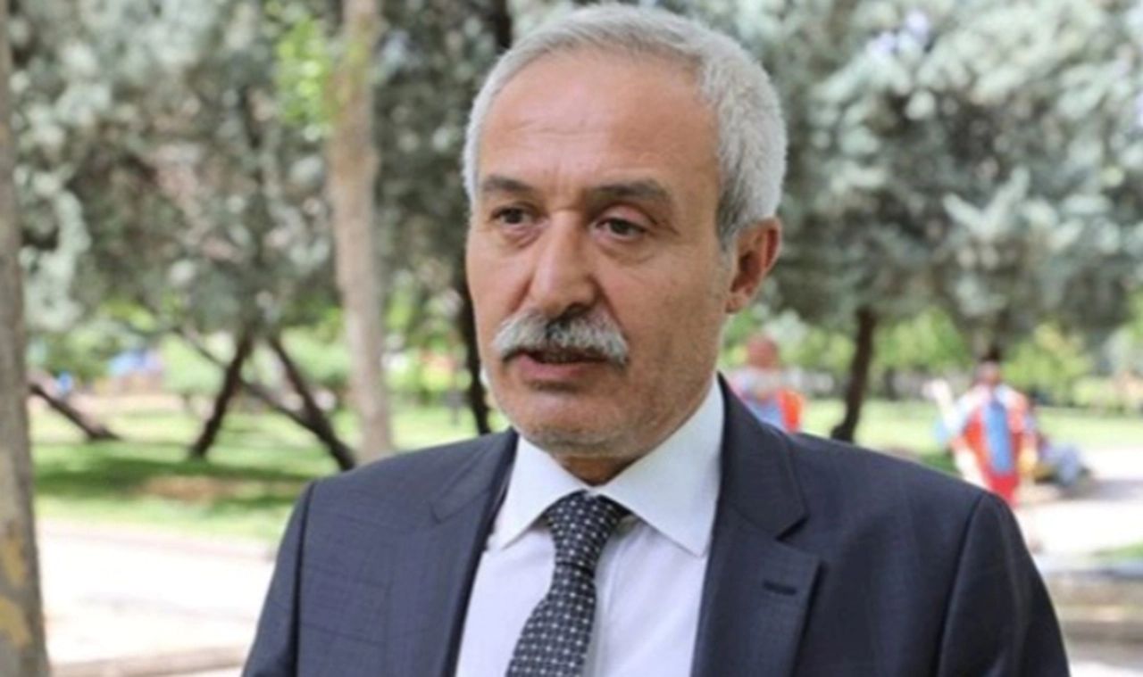 Yargıtay, seçilmiş Diyarbakır Büyükşehir Belediye Başkanı Selçuk Mızraklı’nın hapis cezasını bozdu