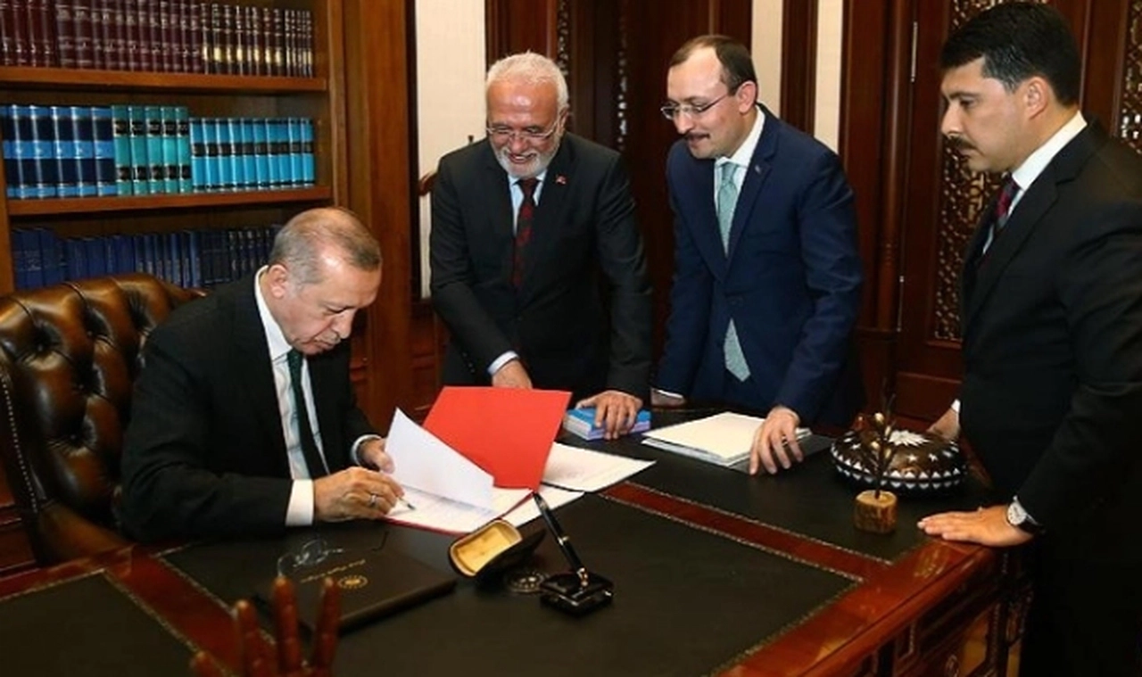 AK Parti’den 6’lı Masa’ya yanıt: Erdoğan 2028'de aday olmak isterse o zaman Meclis kararına ihtiyaç var