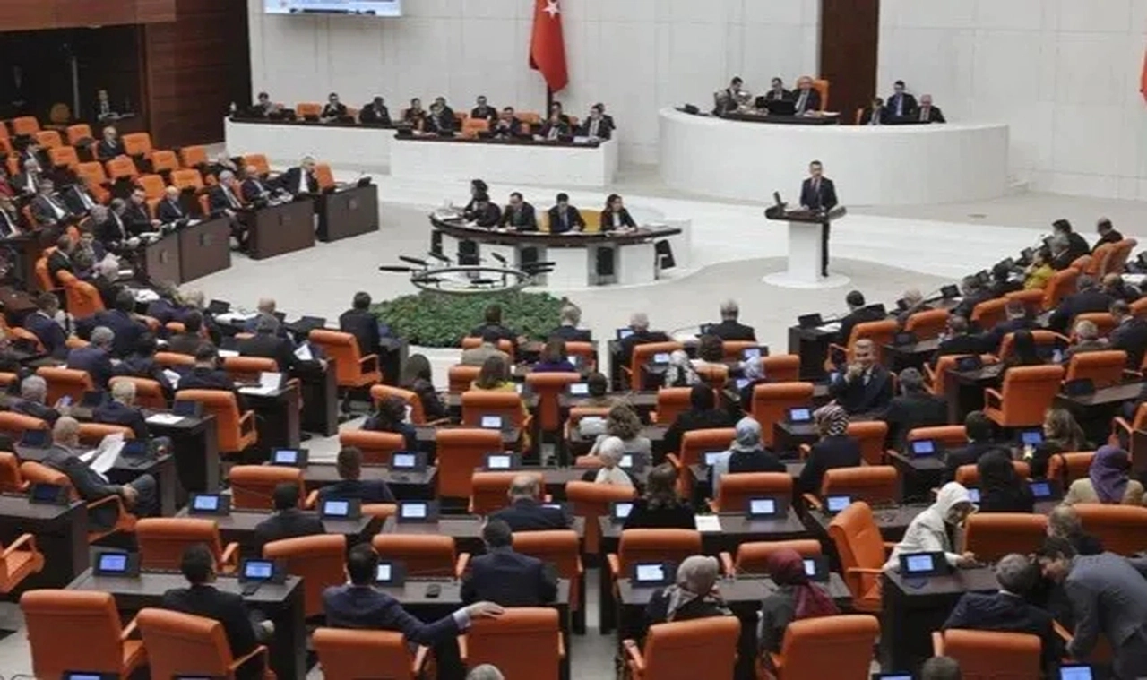 Başörtüsü teklifi TBMM Anayasa Komisyonu’nda kabul edildi